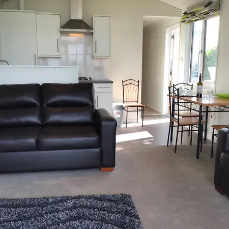 Thorverton Chalet *
